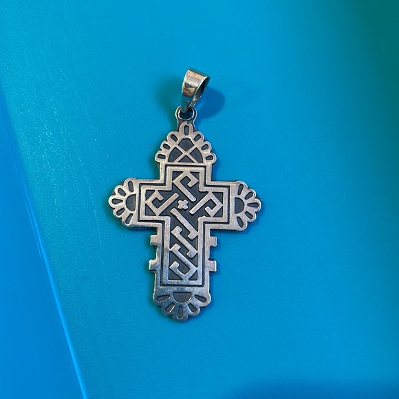950 Silver (Higher grade than Sterling) Beautiful Silver Cross made in Mexico - Picture 2 of 5